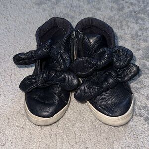 🏷️ 5 for $25 🏷️ Zara baby shoes, size 8.5 toddler
